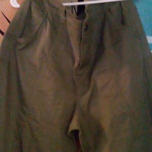 Basic Editions Green Kahki Capri cotton pants size XXL.